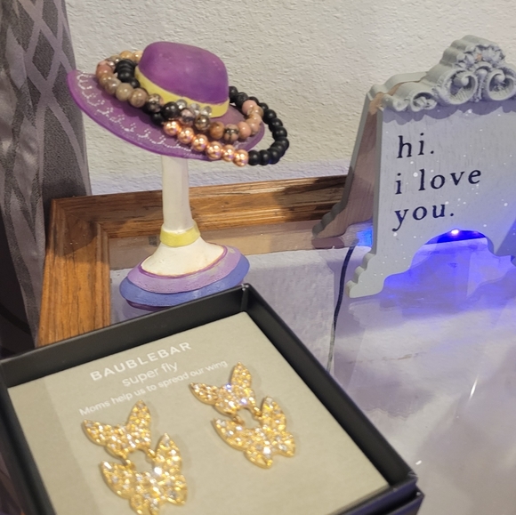 BAUBLE BAR gold butterfly earrings NIB - Picture 2 of 2